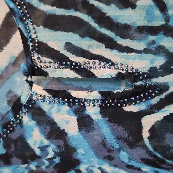 Chicos Abstract Print Top in sheer material And Beading Small Career office - Picture 4 of 10